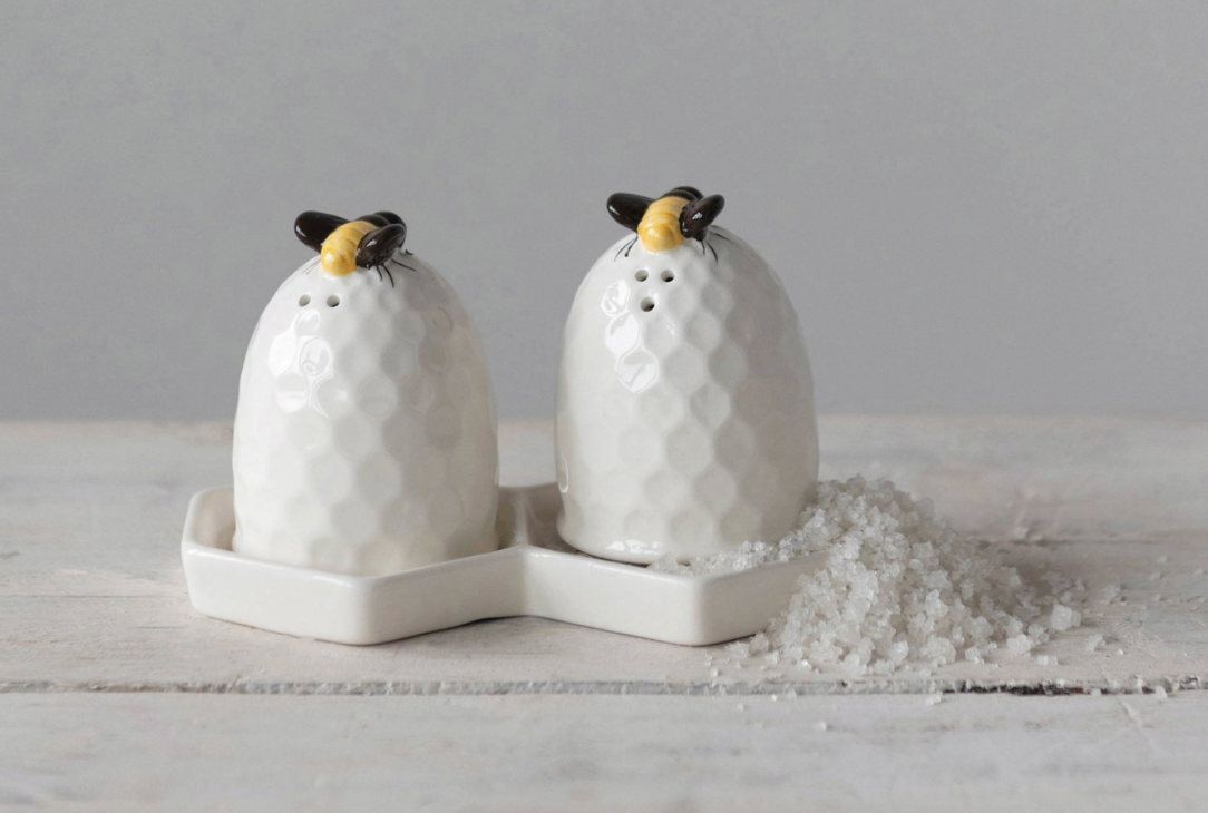 Bee Salt and pepper Shaker with plate
