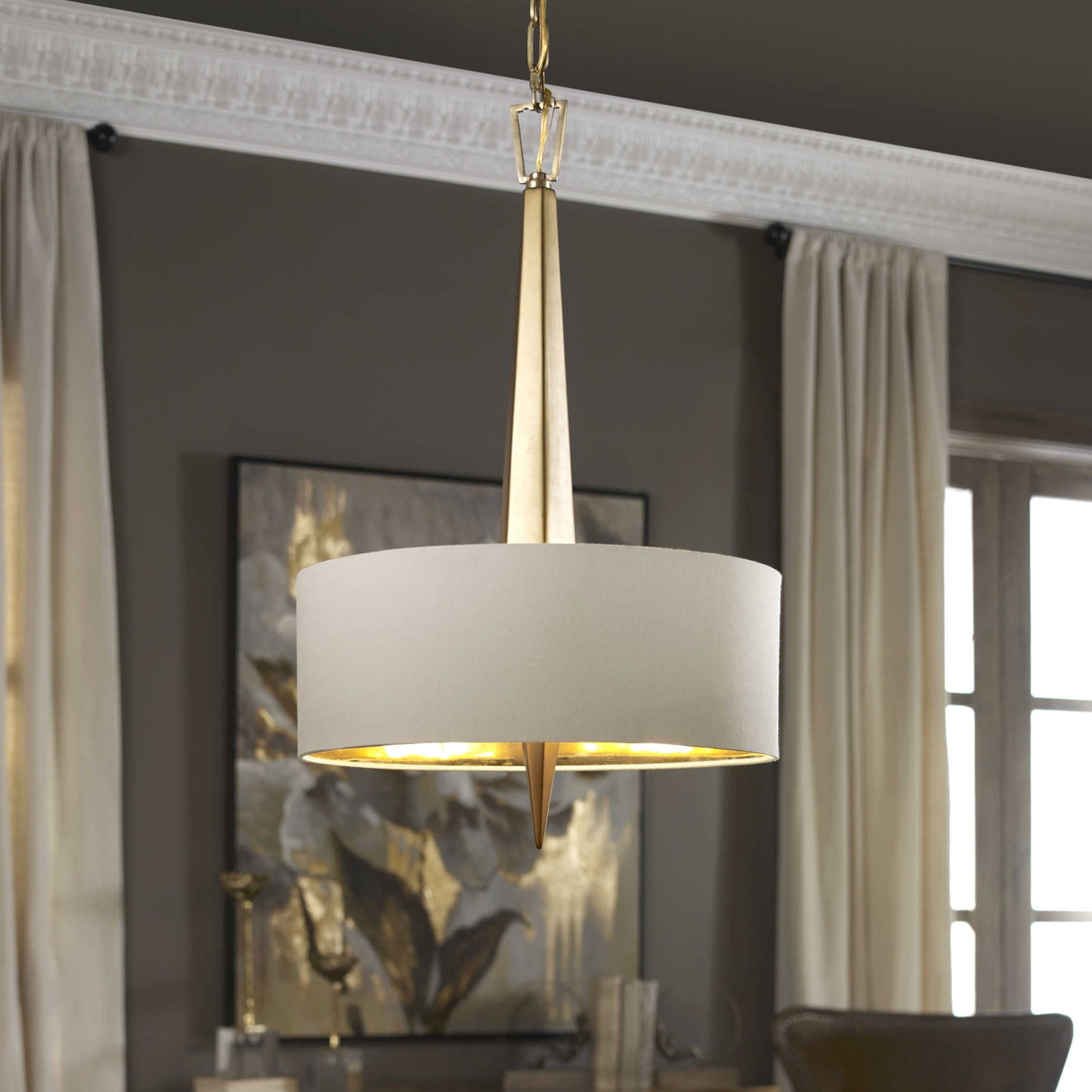 Obeliska, 3 LT Chandelier